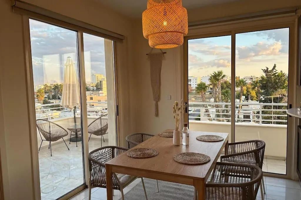 Palm View Residence With Private Rooftop Larnaca