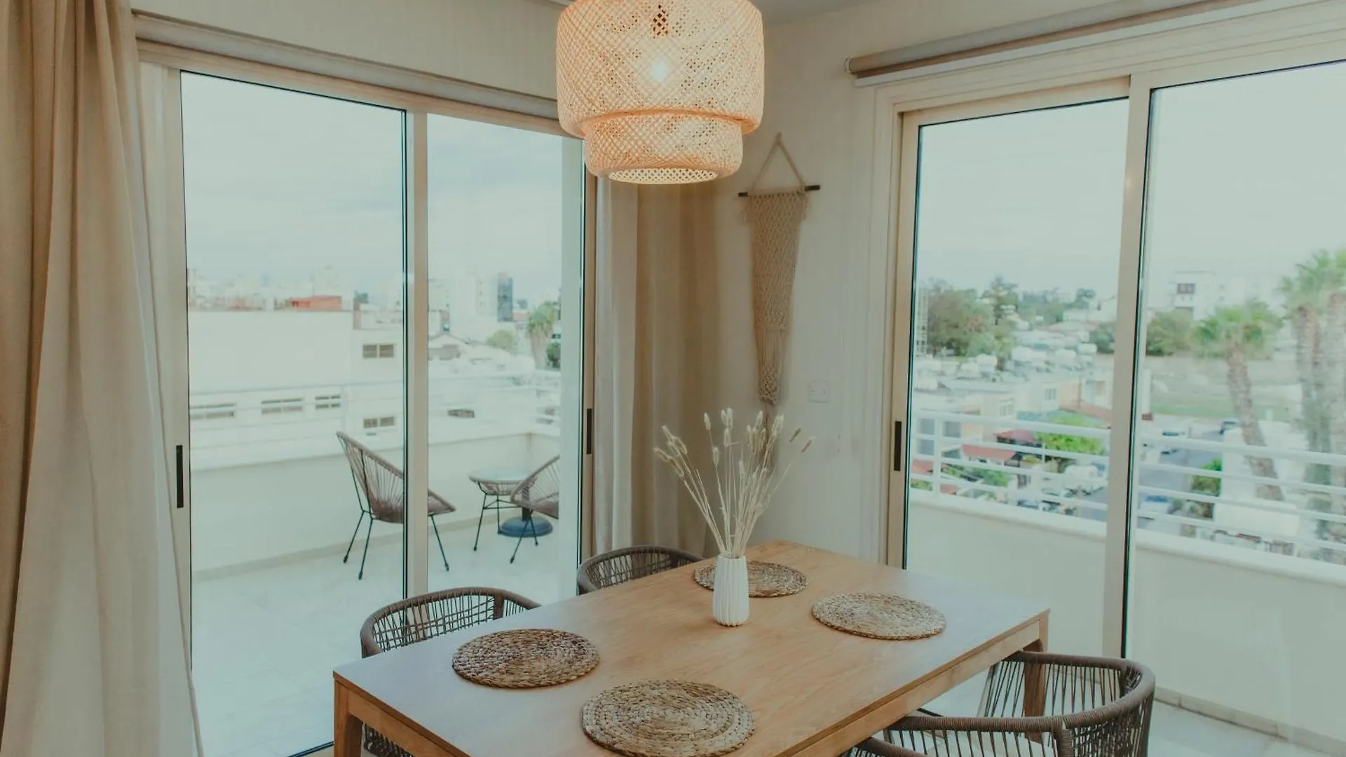 Palm View Residence With Private Rooftop Larnaca
