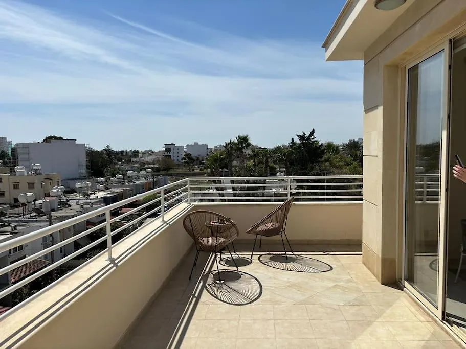 Palm View Residence With Private Rooftop Larnaca