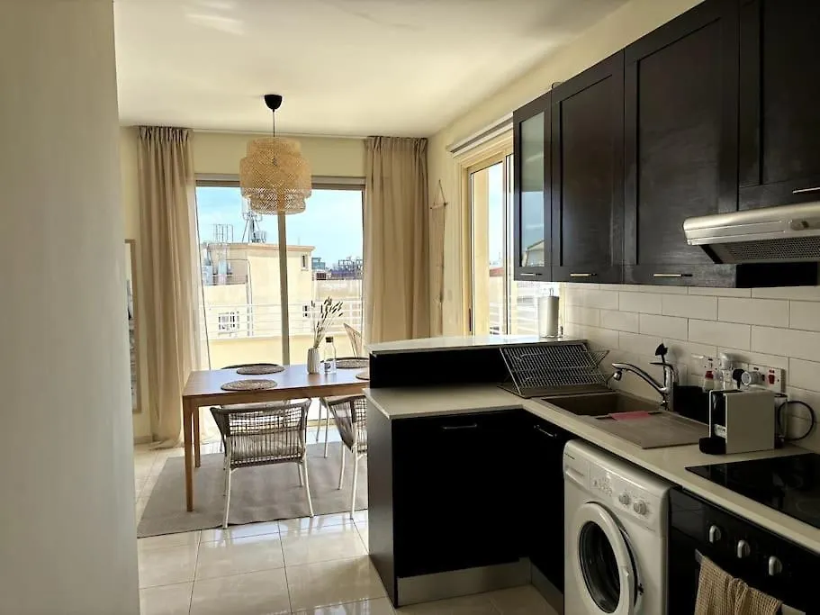 Palm View Residence With Private Rooftop Larnaca